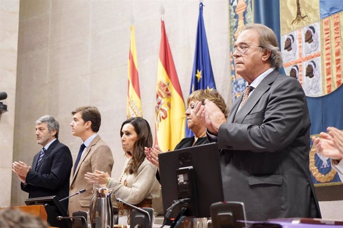 Minuto de silencio en las Cortes de Aragón.