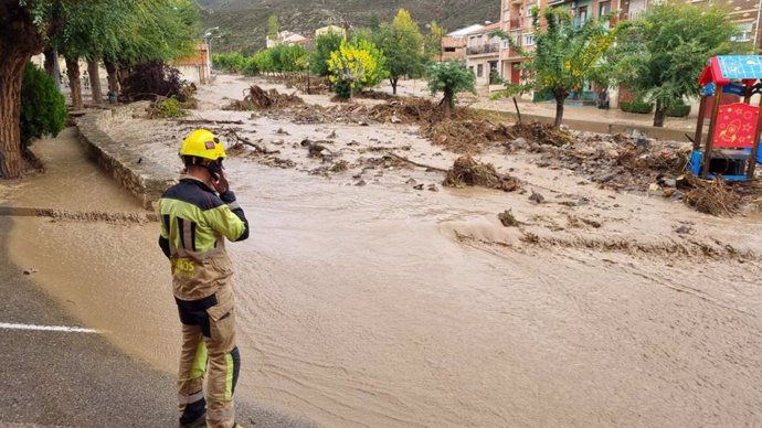 El río Martín se ha desbordado a su paso por Montalbán (Teruel).