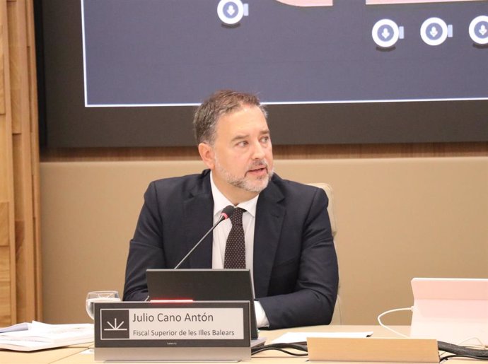 El fiscal superior de Baleares, Julio Cano, en el Parlament.