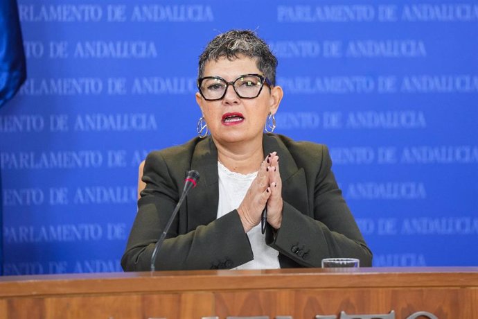 La diputada del Grupo Mixto-Adelante Andalucía, Maribel Mora, este miércoles en rueda de prensa. 