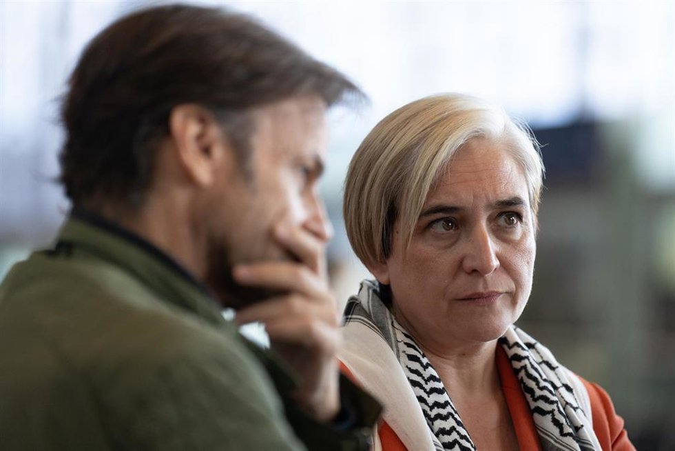 Archivo - El dirigente de los Comuns Jaume Asens y la ex alcaldesa de Barcelona Ada Colau, en el Aeropuerto del Prat, a 18 de abril de 2024, en El Prat, Barcelona, Catalunya (España)