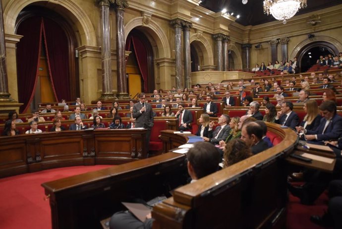 Sesión de control al presidente de la Generalitat, Salvador Illa, en el pleno de este miércoles