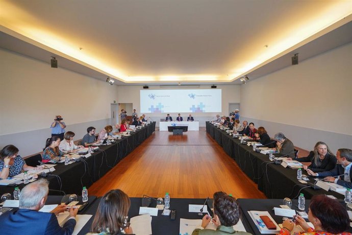 Archivo - Primera reunión del Pacto Vasco de Salud, en Bizkaia Aretoa