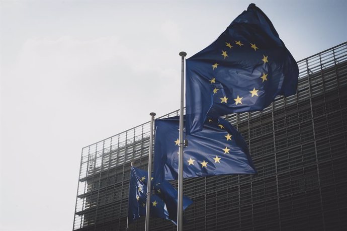 Archivo - May 20, 2024, Brussels, Brussels, Belgium: European flags in front of EU institutions in the Belgian capital.