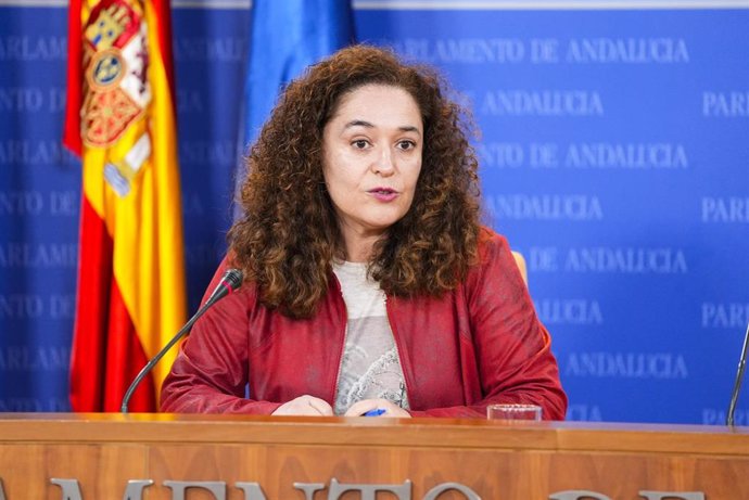 La portavoz del Grupo Por Andalucía, Inmaculada Nieto, este miércoles en rueda de prensa. 