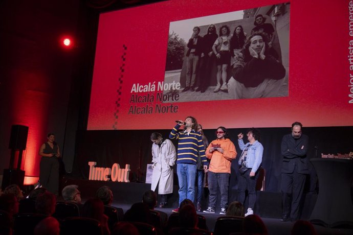 Alcalá Norte recogiendo el Premio al Mejor Artista Emergente