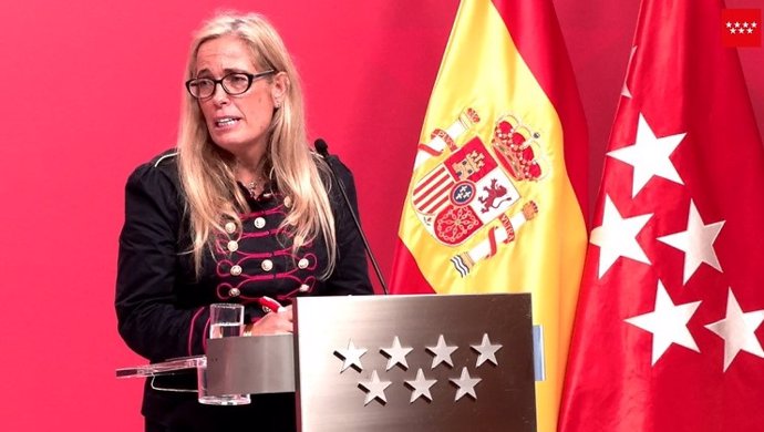 La consejera de Economía, Hacienda y Empleo de la Comunidad de Madrid, Rocío Albert, da cuenta del proyecto de Ley de los Presupuestos Regionales para 2025 en la rueda tras el Consejo de Gobierno