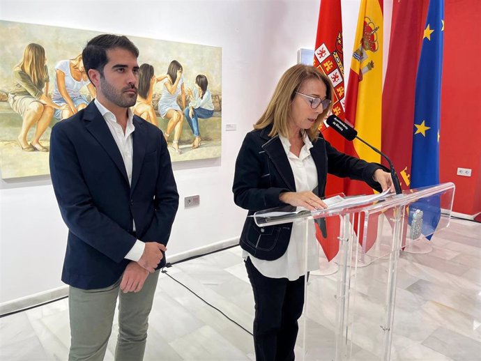 La concejala de Educación y Atención a la Ciudadanía, Belén López, en una rueda de prensa