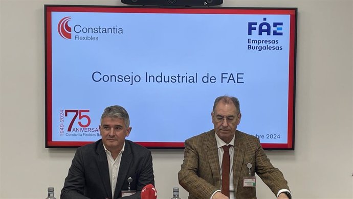 El presidente de FAE Burgos, Miguel Ángel Benavente (a la dcha), junto al director general de Constantia Tobepal, Agustín Sagredo