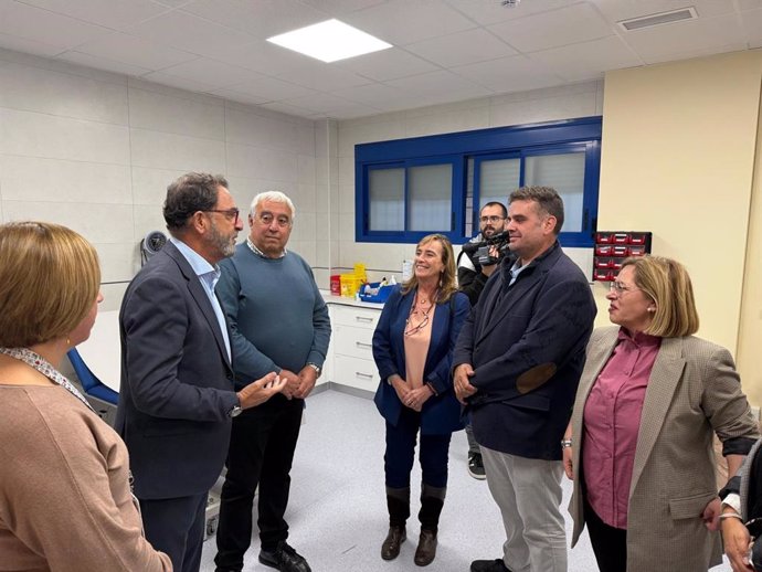 El delegado de Salud en Málaga visita el centro de salud de Villanueva del Trabuco.