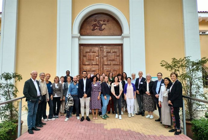 Foto de familia de la reunión celebrada en el ISCIII