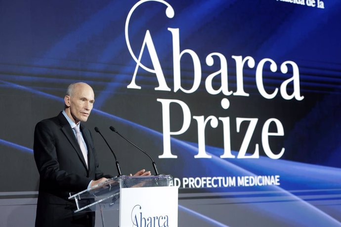 Carl H. June, durante el acto de entrega del 'Abarca Prize'