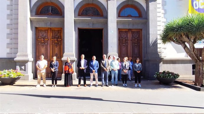 El Ayuntamiento de Santa Cruz de Tenerife guardó un respetuoso minuto de silencio en señal de duelo por los fallecidos a consecuencia del temporal de lluvias