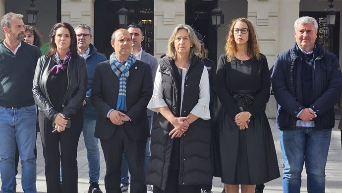 El presidente de las Cortes de C-LM, Pablo Bellido, junto a la alcaldesa de Guadalajara, Ana Guarinos, y la consejera de Igualdad, Sara Simón.