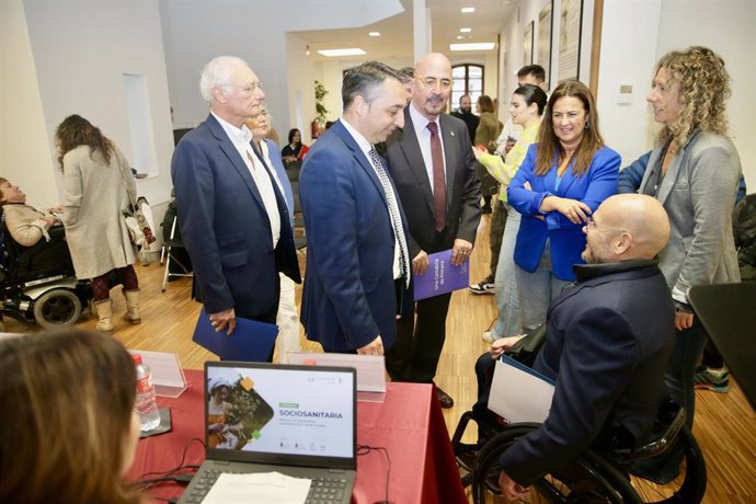 Los consejeros de Inclusión, Begoña Gómez del Río, y de Salud, César Pascual, participan en la jornada de COCEMFE sobre 'Retos en la coordinación sociosanitaria en zonas rurales'