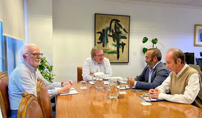 Reunión del presidente de la Diputación de Cáceres con el secretario de Estado de Memoria Democrática