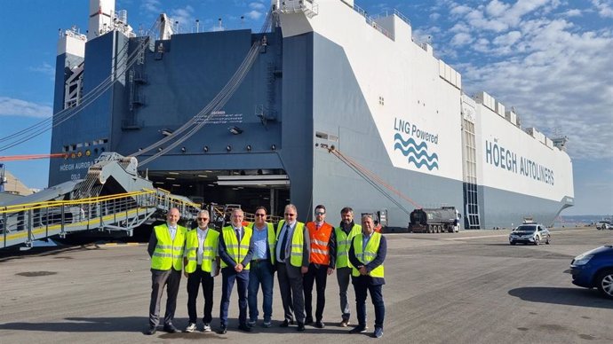 El buque 'Höegh Aurora' realiza su primera escala en el Puerto de Santander