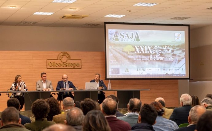 Inauguración de la XXIX Jornada de Olivar de Asaja-Sevilla, que se celebró en Estepa en colaboración con la D.O.P Estepa.