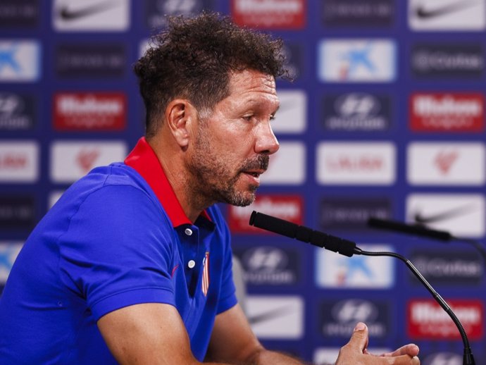 Archivo - El entrenador del Atlético de Madrid, Diego Pablo Simeone, en rueda de prensa