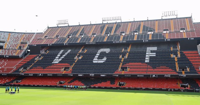 Archivo - General view inside the stadium during a Valencia CF training session at the Mestalla Stadium. On August 20, 2021, Valencia, Spain.