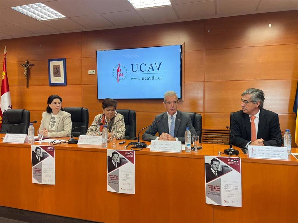 Presentación de la jornada 'Diez años de su partida: Reflexiones sobre Adolfo Suárez' .