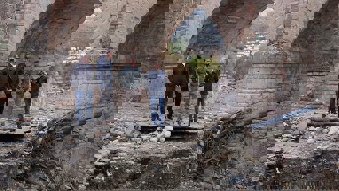 El presidente de la Diputación de Almería visita los daños que la dana ha dejado en el Valle del Almanzora.