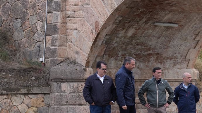 El presidente de la Diputación de Almería visita los daños que la dana ha dejado en el Valle del Almanzora.