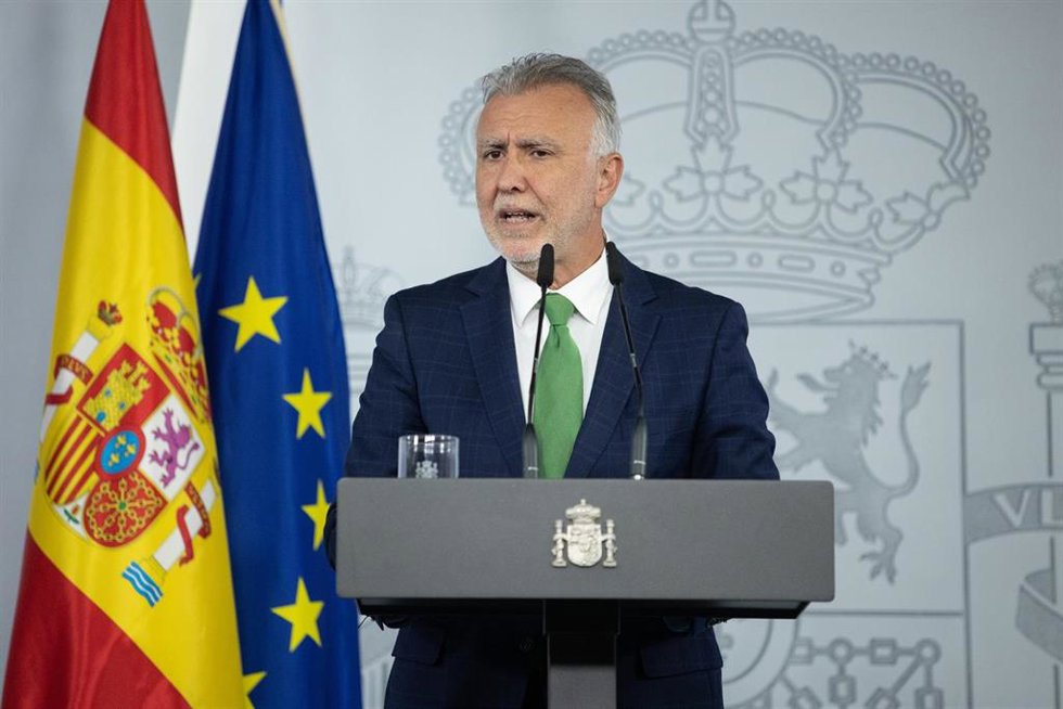 Archivo - El ministro de Política Territorial, Ángel Víctor Torres, durante una rueda de prensa , en el Complejo de La Moncloa, a 27 de septiembre de 2024, en Madrid (España).