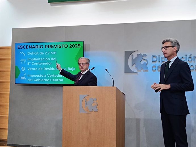 El presidente de la Diputación, Salvador Fuentes (izda.), y el presidente de Epremasa, Andrés Lorite, en rueda de prensa.