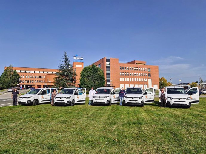 Furgonetas entregadas por la Consejería de Sanidad a la Gerencia de Asistencia Sanitaria del Bierzo (León).