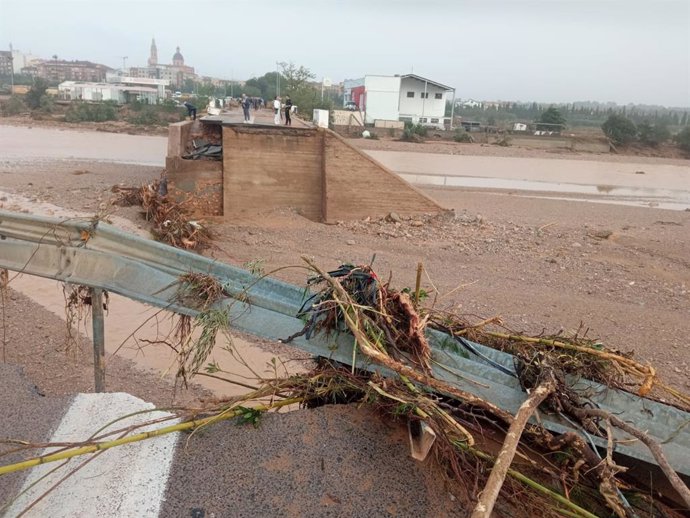 Daños de la DANA en un puente y en la CV378 en las proximidades a un parque industrial del término municipal de Cheste (Valencia), a 30 de octubre de 2024, en la Comunitat Valenciana