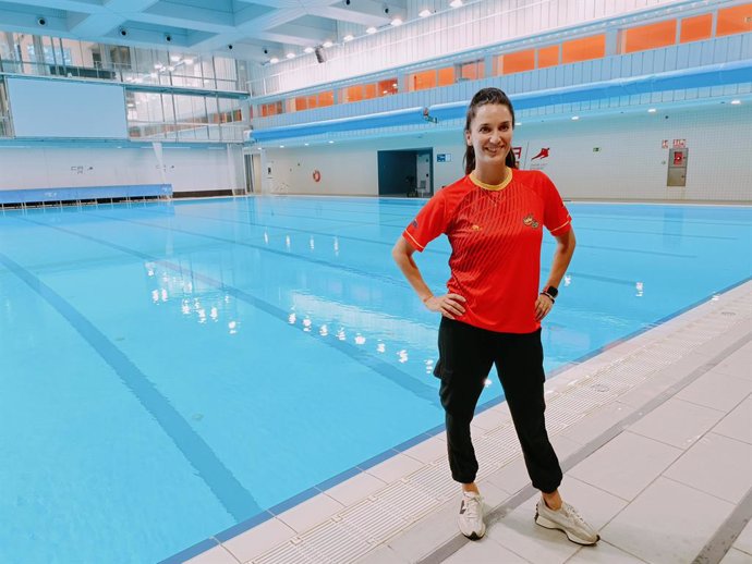 La seleccionadora española de natación artística, Andrea Fuentes, en su primer día de trabajo en el CAR Sant Cugat (Barcelona)