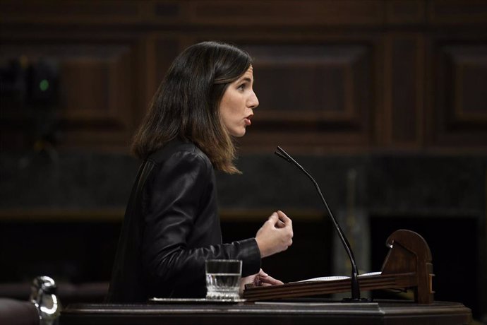 La secretaria general de Podemos, Ione Belarra, interviene durante una sesión plenaria en el Congreso de los Diputados, a 23 de octubre de 2024, en Madrid (España). 