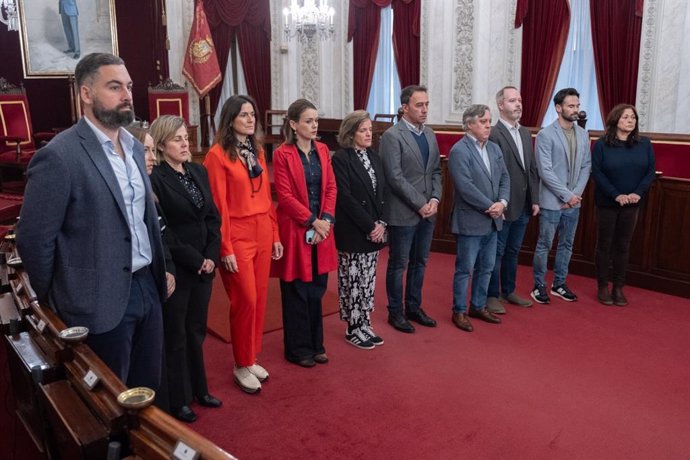 Minuto de silencio en el Ayuntamiento de Cádiz.