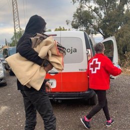 Voluntarios de trabajo atienden a afectados por la Dana