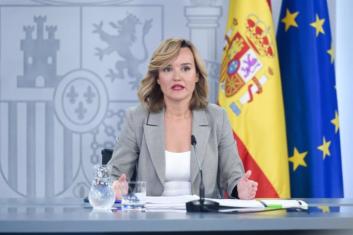 La ministra Portavoz, de Educación, Formación Profesional y Deportes, Pilar Alegría, durante una rueda de prensa posterior a la reunión del Consejo de Ministros en el Palacio de La Moncloa, a 22 de octubre de 2024, en Madrid (España). El Consejo de Minist
