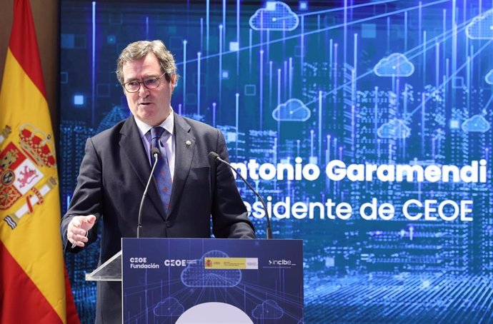 El presidente de CEOE, Antonio Garamendi, durante la presentación del proyecto +Ciberseguridad, en la sede de la CEOE, a 30 de octubre de 2024, en Madrid (España). 