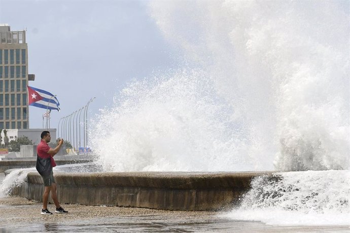 Temporal marítimo por el azote del huracán 'Milton' en La Habana, Cuba