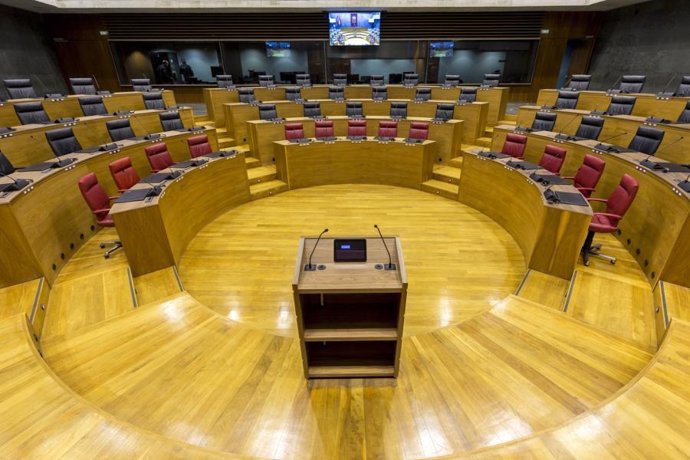 Archivo - Imagen del salón de plenos del Parlamento de Navarra