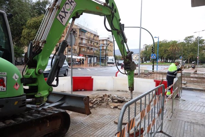 Obras de la segunda fase de la avenida de Trassierra para conectar con la Glorieta Tres Culturas.