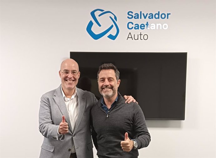 Representantes de Salvador Caetano Auto y Asociación Empresarial para el Desarrollo e Impulso de la Movilidad Eléctrica en España y Portugal.