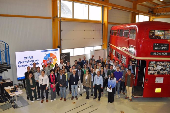 Foto de familia de la reunión celebrada en el CERN