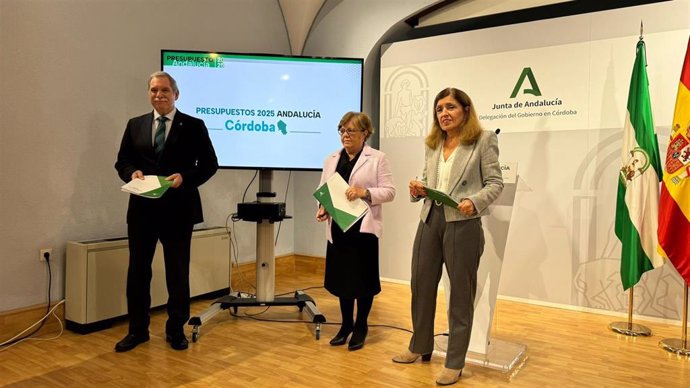 (Desde Izda.) Viso, Sánchez Y Botella, En La Presentación De Los Presupuestos De Sus Delegaciones.