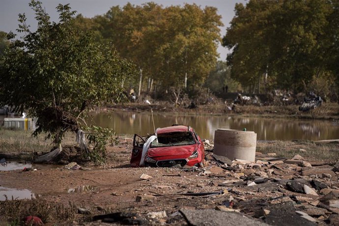 Un coche afectado por la DANA, a 30 de octubre de 2024, en Utiel, Valencia, Comunidad Valenciana (España).