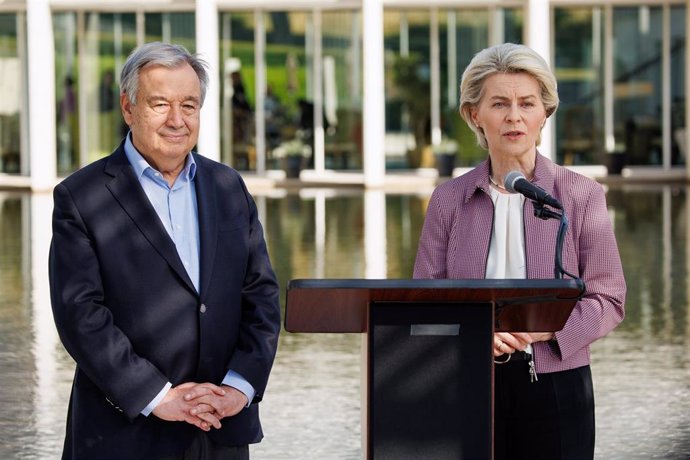 Archivo - HANDOUT - 08 July 2022, US, Manhasset: President of the European Commission Ursula von der Leyen (R) and Secretary-General of the United Nations Antonio Guterres