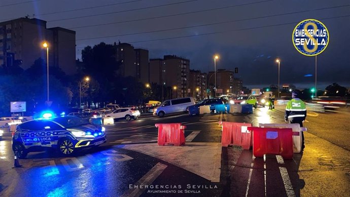 Cortadas al tráfico en Sevilla por acumulación de agua la SE-020 en el Tamarguillo y la SE-3102 en Pino Montano