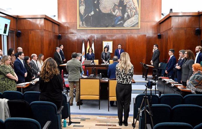 Minuto de silencio del Pleno del Ayuntamiento de Santander por la DANA