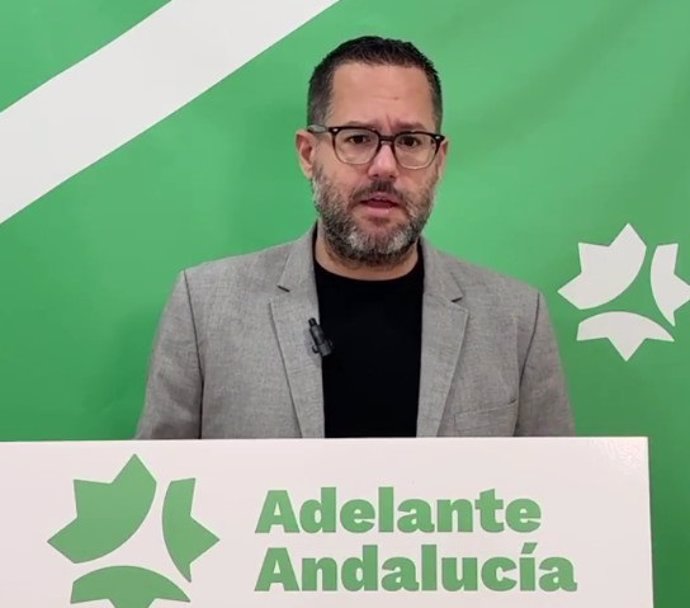 El portavoz de Adelante Andalucía, José Ignacio García, en rueda de prensa en Sevilla.