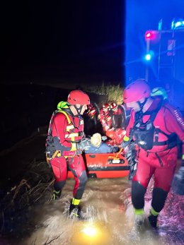 Efectivos de los bomberos del Aljarafe en un rescate por el temporal este pasado miércoles