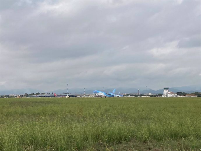 Zona del aeropuerto de Reus (Tarragona) donde se instalará la planta fotovoltaica.